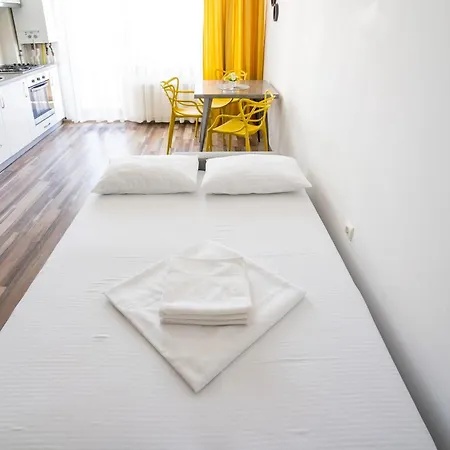 Sunset Retreat Summerland Apartment